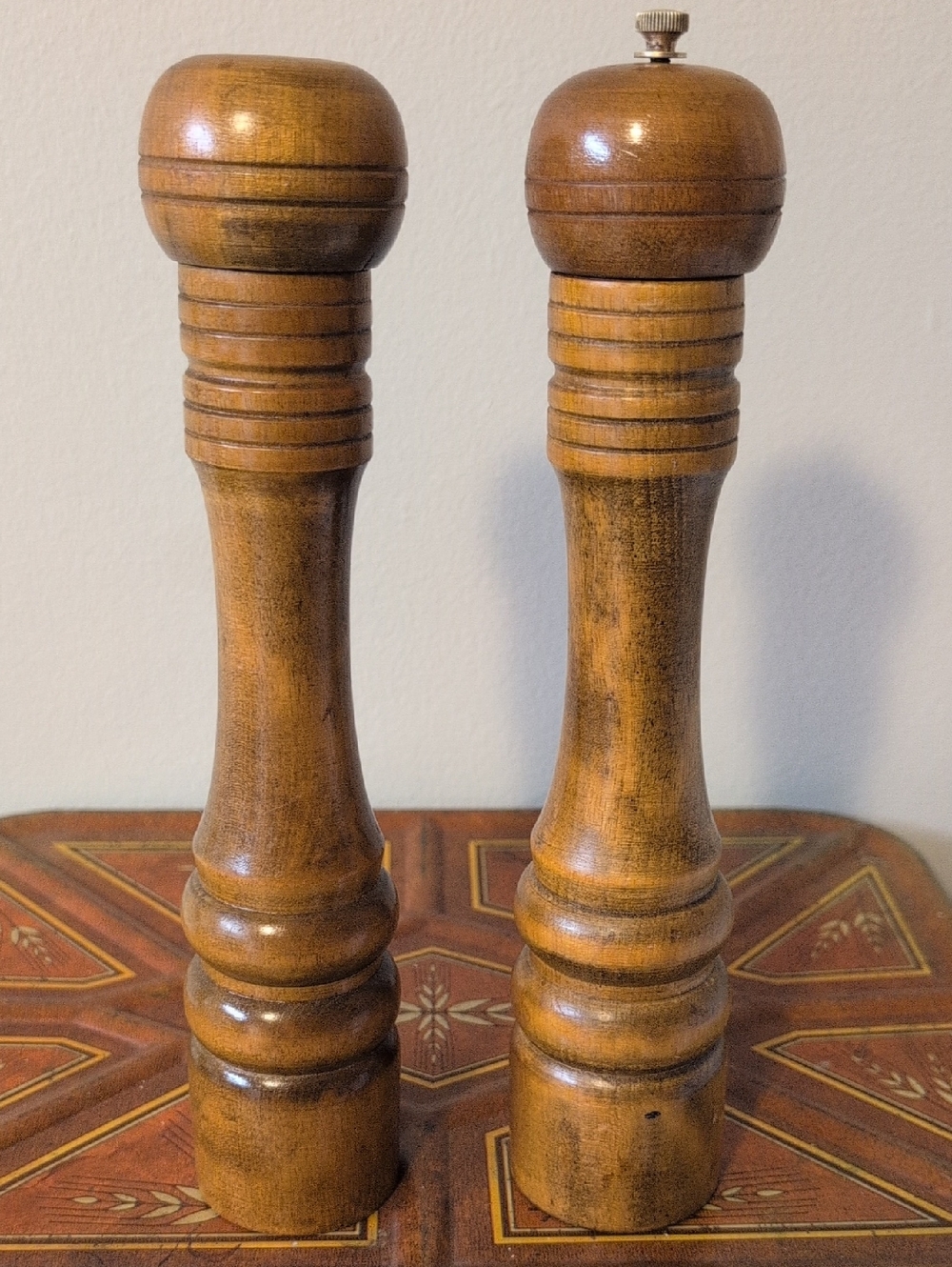 Classic Wooden Salt and Pepper Mill Set - Natural Brown